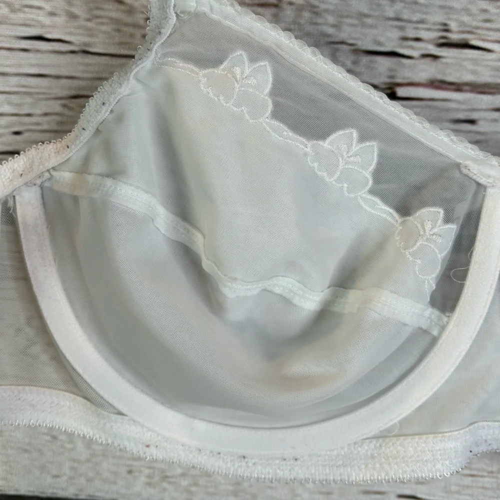 BALI White Flower Underwire Unlined Full Coverage Bra Size 42C Plus Size Nylon‎